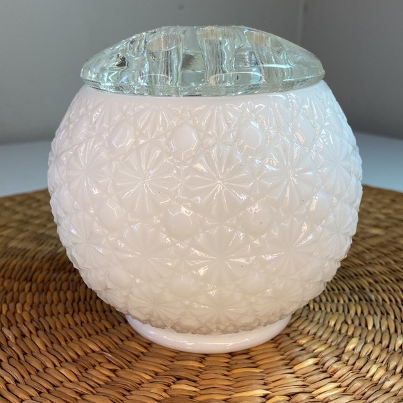 Vintage L.E. Smith White Daisy and Button White Glass Rose Bowl with Flower Frog - Picture 3 of 11